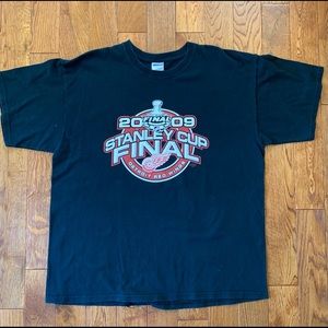 Men’s XL Red Wings 2009 Stanley Cup Banner Shirt